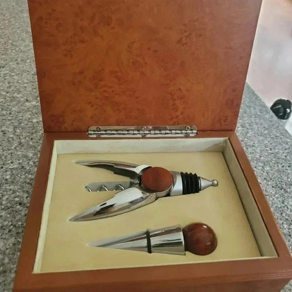 Wine opener and cork stopper - Picture 1 of 5